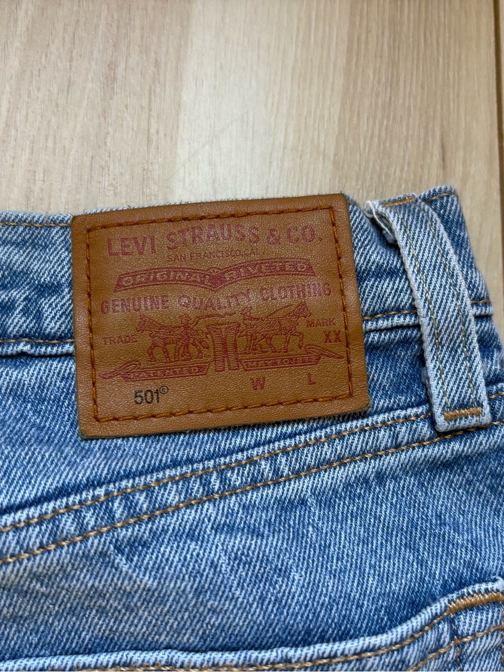 Levi’s 501 Premium Jeans 32x32 Light Wash Straight Leg Button Fly Classic Denim - Picture 6 of 7